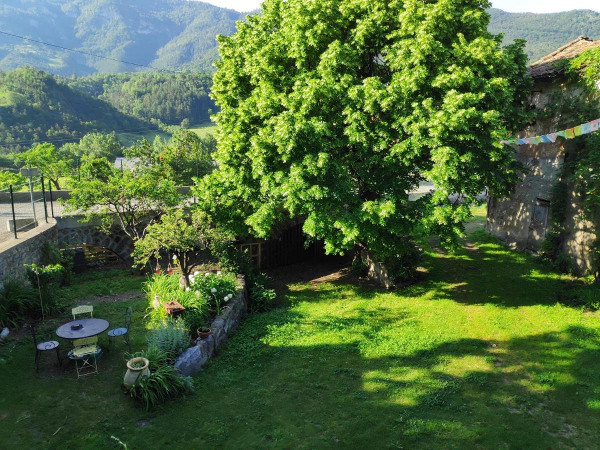 Gite La Taniere Des Alpes Bayons Buitenkant foto